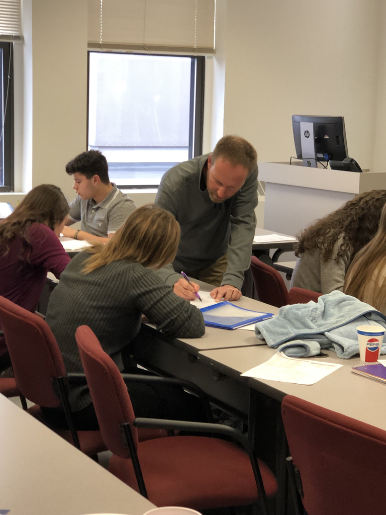 Mr Stives’ Chemistry students are introduced to and experience Nuclear Magnetic Resonance (NMR) Spectroscopy today at St. Bonaventure University.