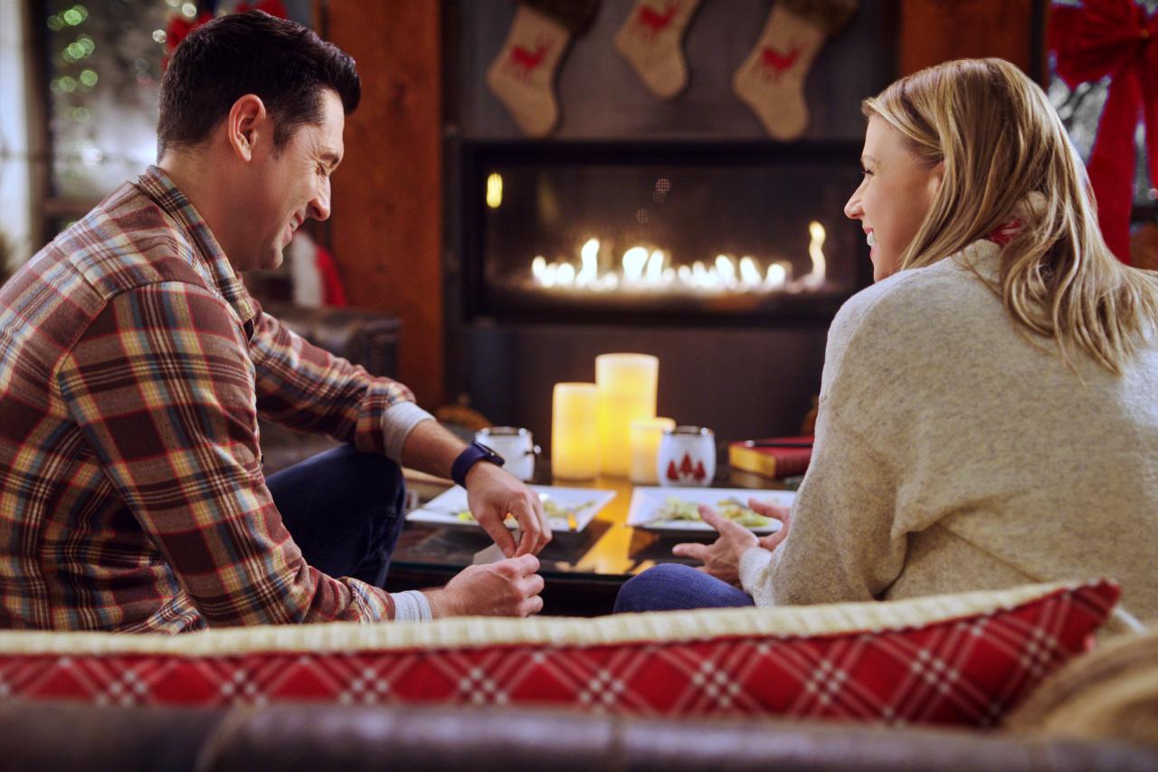 David O'Donnell, Jodie Sweetin in A Cozy Christmas Inn