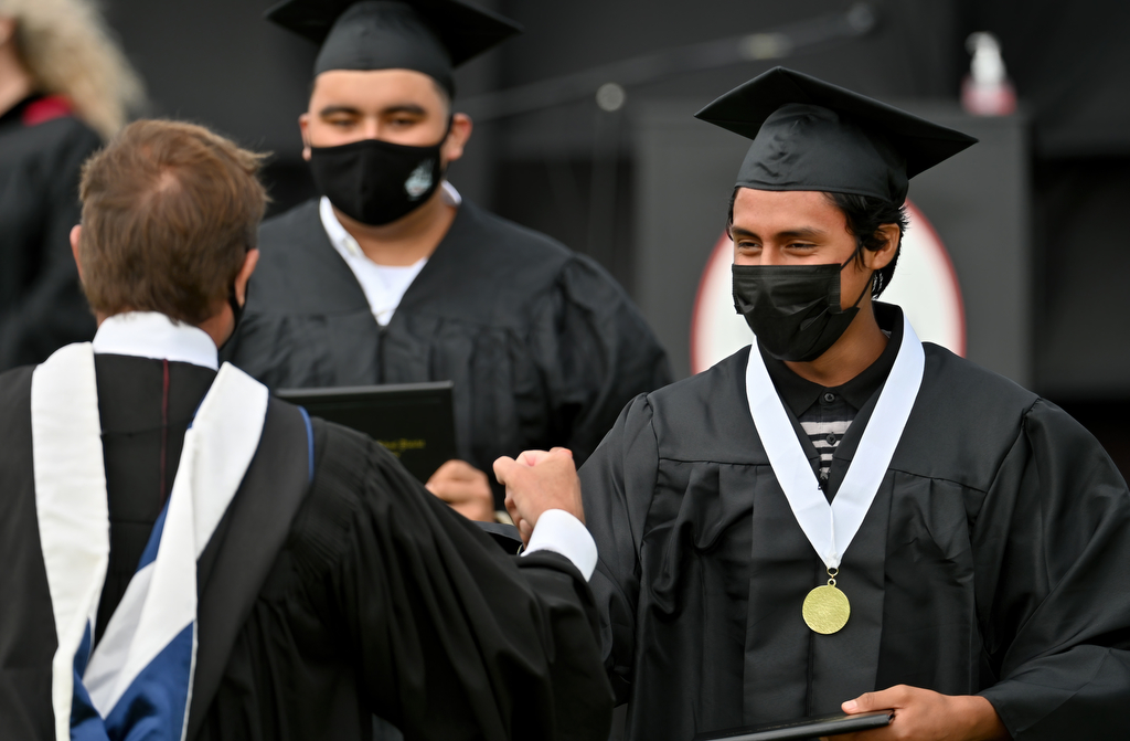 San Clemente High grads celebrate commencement in stadium ceremony ...