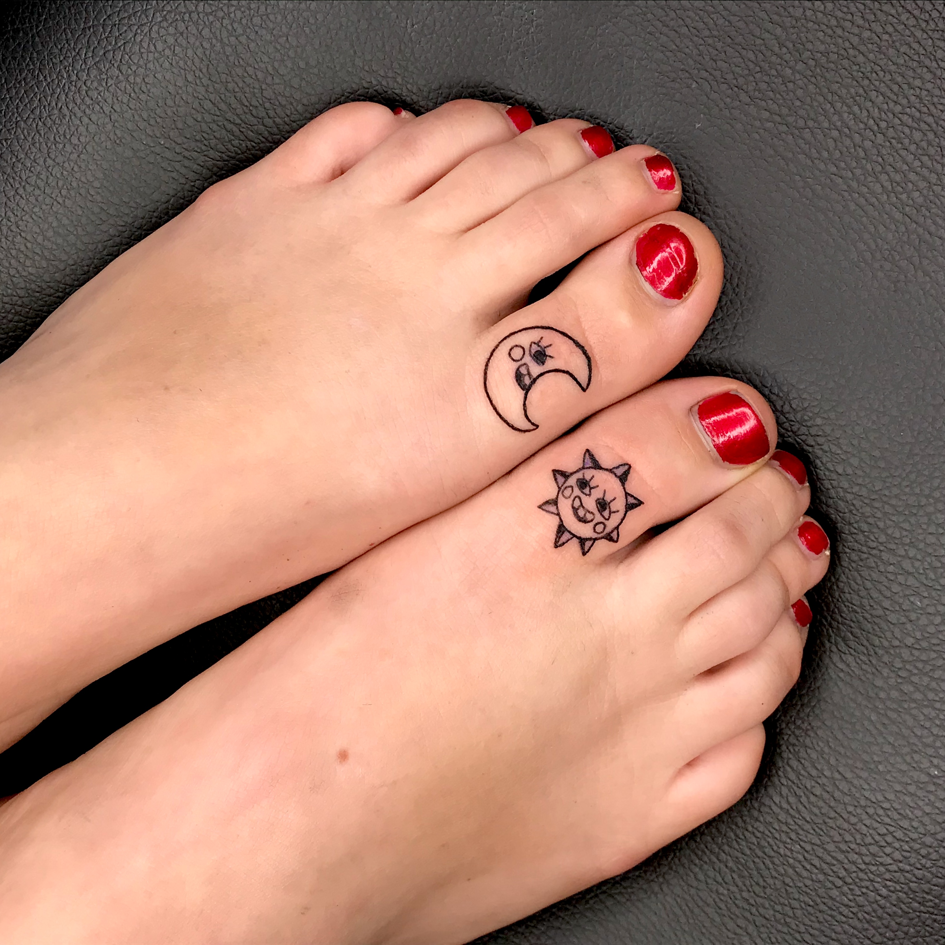 64 Best Toe Tattoos Collection