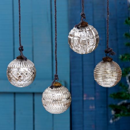 Set of 4 Silver Round Small Cut Christmas Hanging