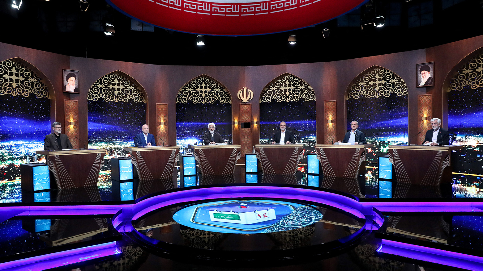 The second round of debate between the presidential candidates. (Photo: Morteza FAKHRINEJAD / IRIB NEWS AGENCY / AFP)