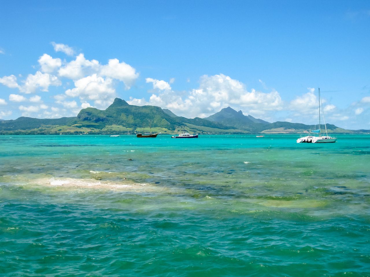 The tropical and transparent waters around the Ile aux Aigrettes, Mauritius