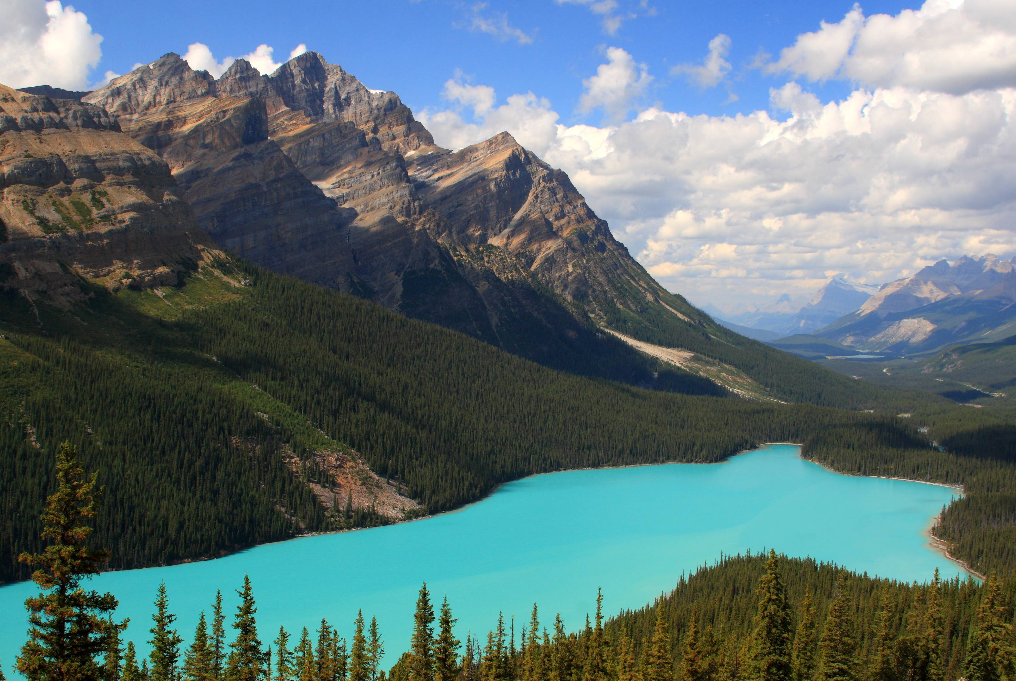 6-Day Canadian Rockies Tour from Vancouver with One Night at the Banff Town Hotel: Kamloops, Columbia Icefield, Banff National Park and Kelowna