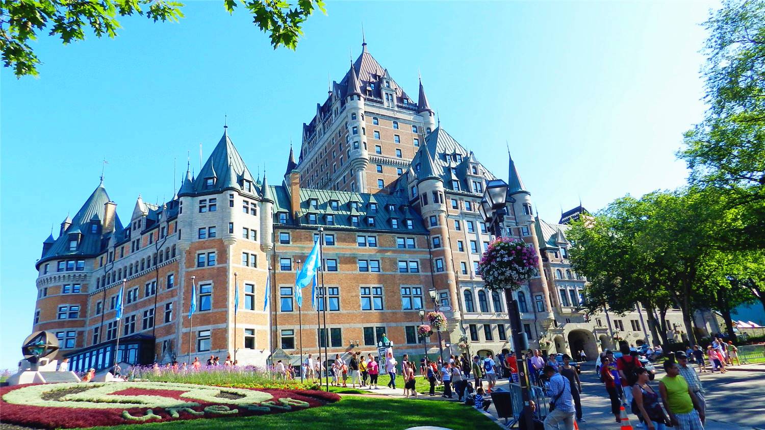 10-Day Canada East and Maritimes Tour: Thousand Islands, Ottawa, Montreal, Toronto, Niagara Falls - Superior Hotel in Quebec