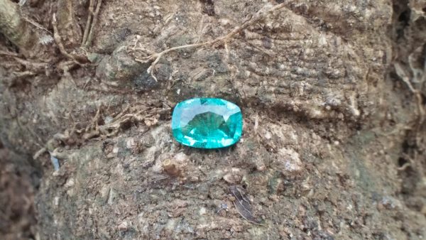 Natural Colombian Emerald Clarity : SI Treatment : Natural/Unheated Dimension : 7.95mm x 5.6mm x 3.61mm Weight : 1.05 Cts Birthstone : May Mineral : Colombia