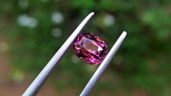 NATURAL Purplish Pink Spinel Shape : Cution Clarity : Very Clean Treatment : Natural/Unheated Dimension : 6.9mm x 5.8mm x 4.8mm Weight : 1.62 Cts Cut : Cution Cut Dispersion : Good Colour : purpalish Pink