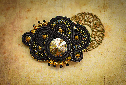 Brošne - Čierno-zlatá soutache brošňa/soutache brooch - 13510252_