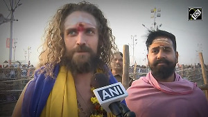 Foreign Devotees flock to Maha Kumbh, chant 'Har Har Mahadev'