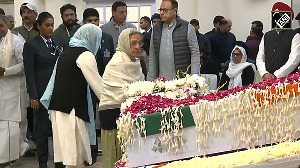 Manmohan Singh's wife, daughter pay last respects at AICC headquarters