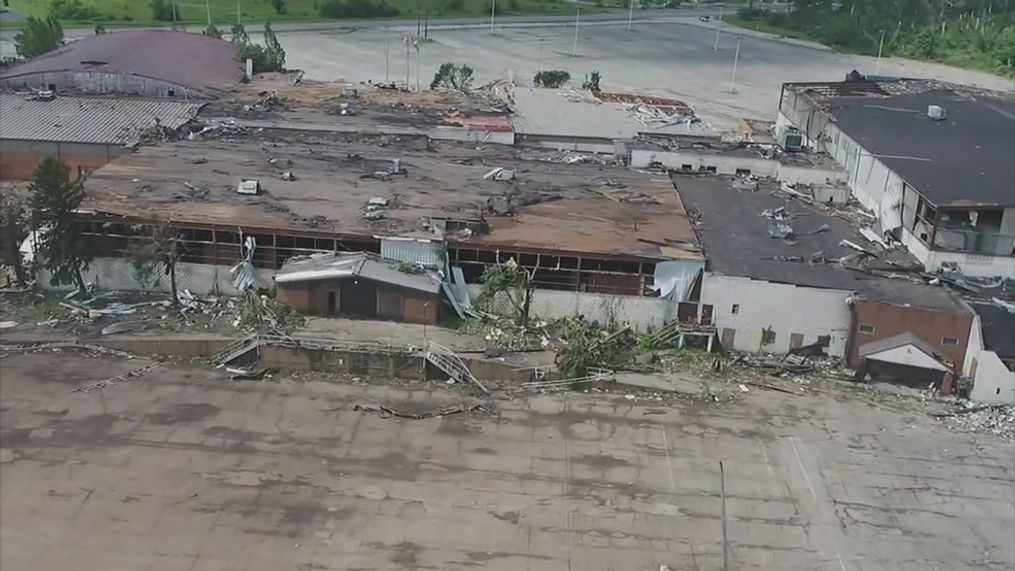 Hara Arena ripped apart after strong tornadoes touch down in Dayton area (WKEF/WRGT)