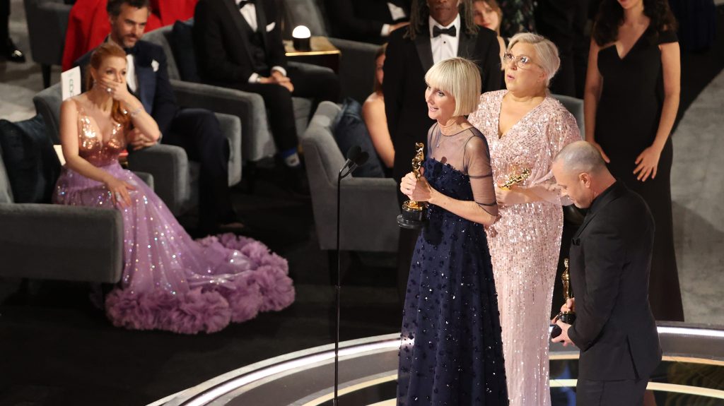 The Eyes Of Tammy Faye' Team Win At The Oscars For Makeup & Hairstyling – Deadline