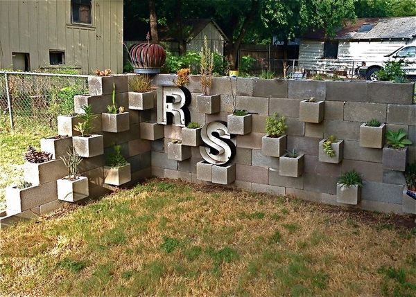 cinder-block-garden-ideas-DIY-cinder-block-garden wall-ideas-garden-decor