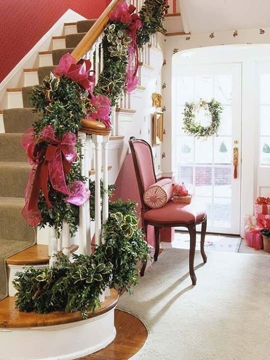 christmas-garland-ideas-staircase