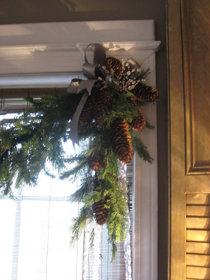 christmas-garland-on-windows