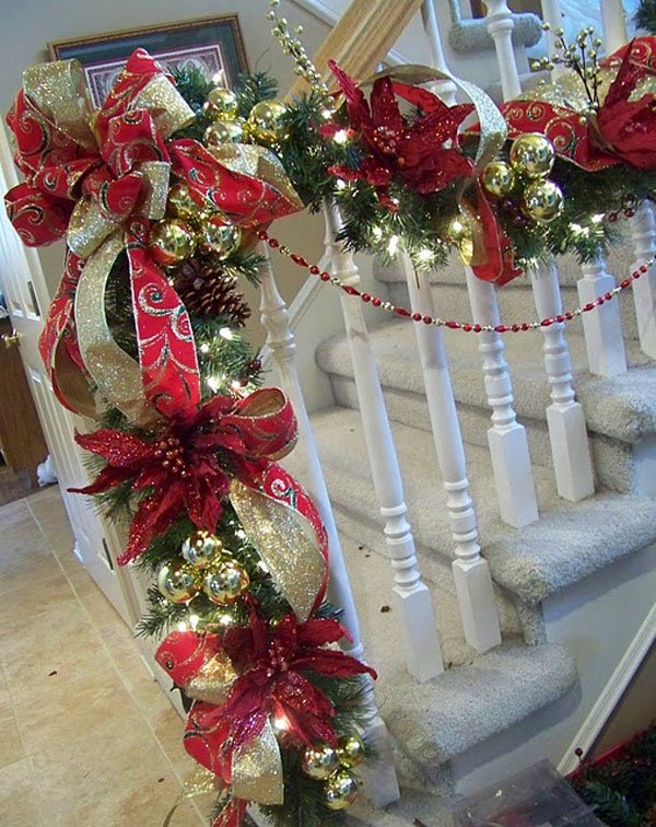 christmas-staircase-garland