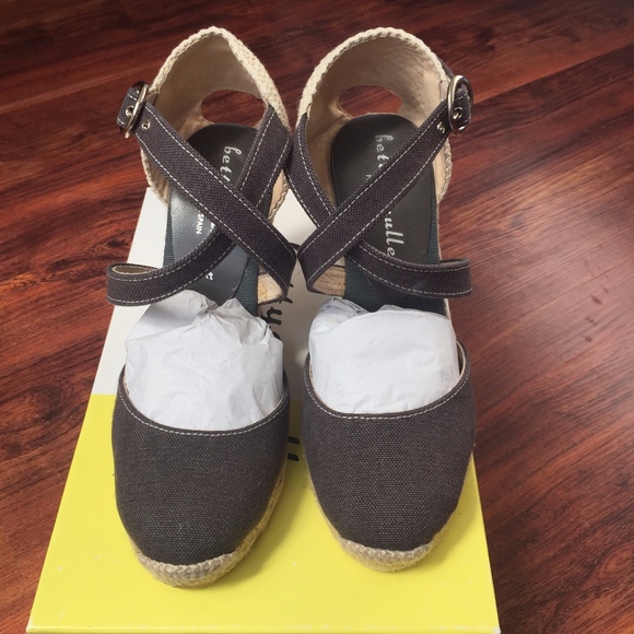 bettye muller | Shoes | Bettye Muller Katy Espadrille Wedges Size 6 ...