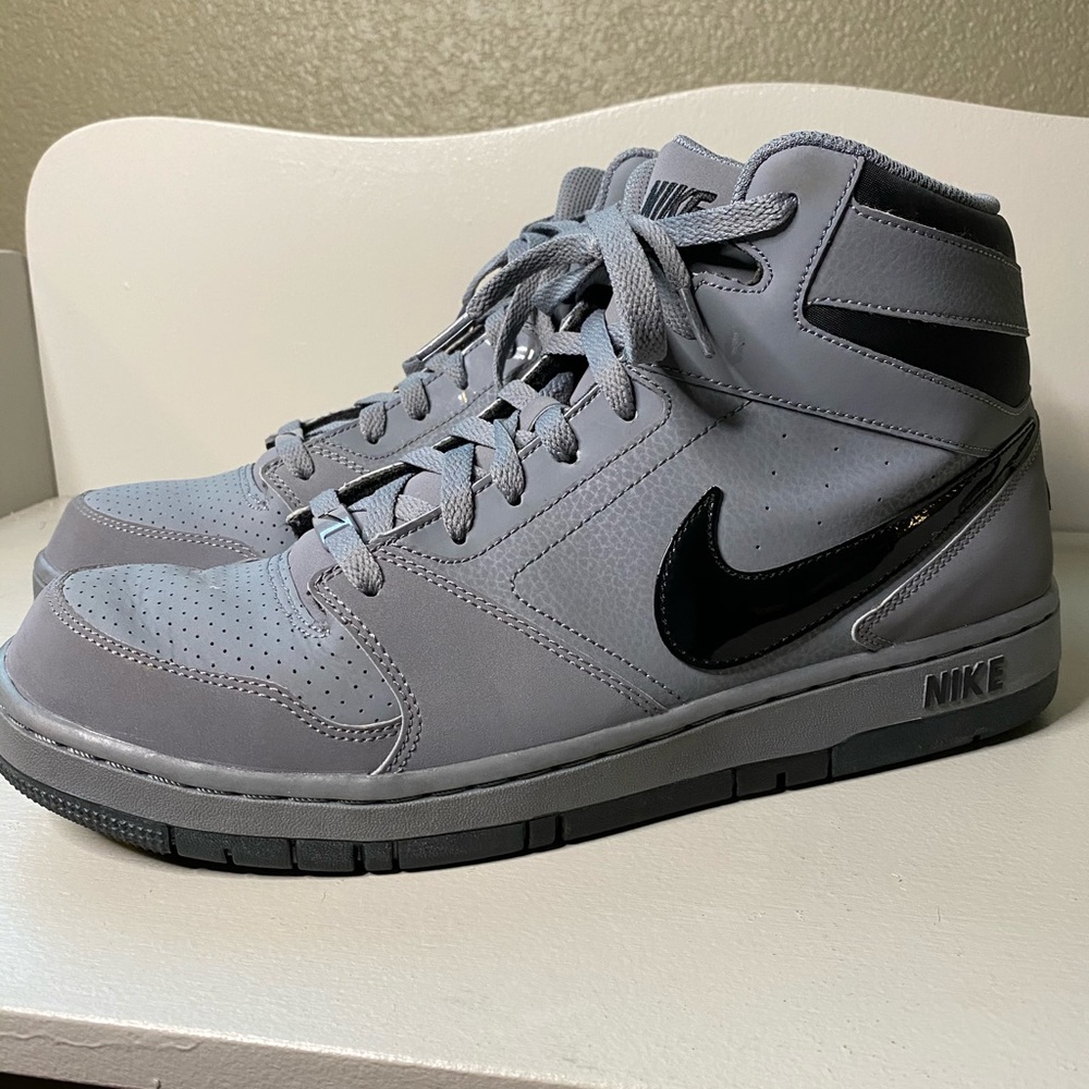 Nike Shoes. Gently Used - image 1