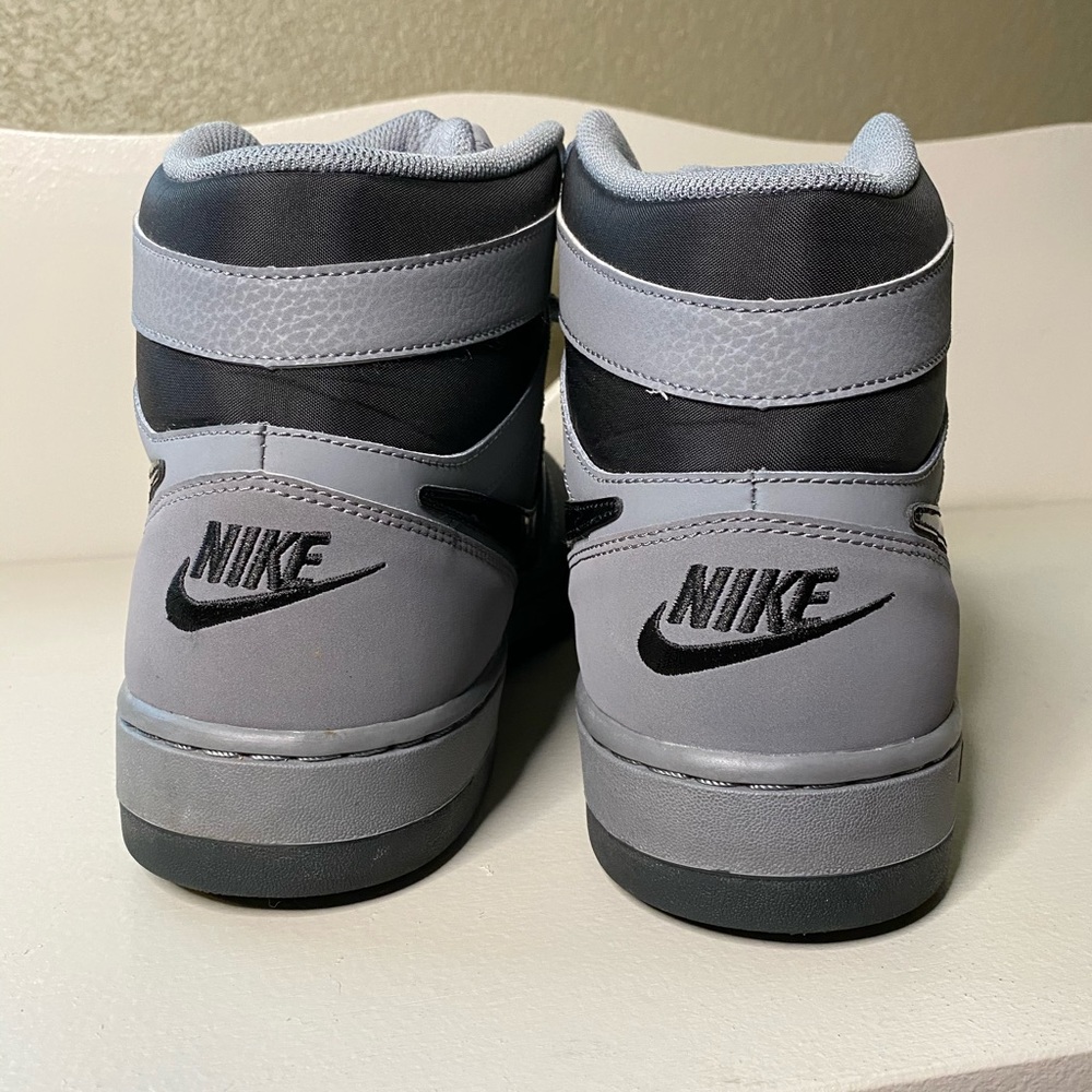 Nike Shoes. Gently Used - image 3