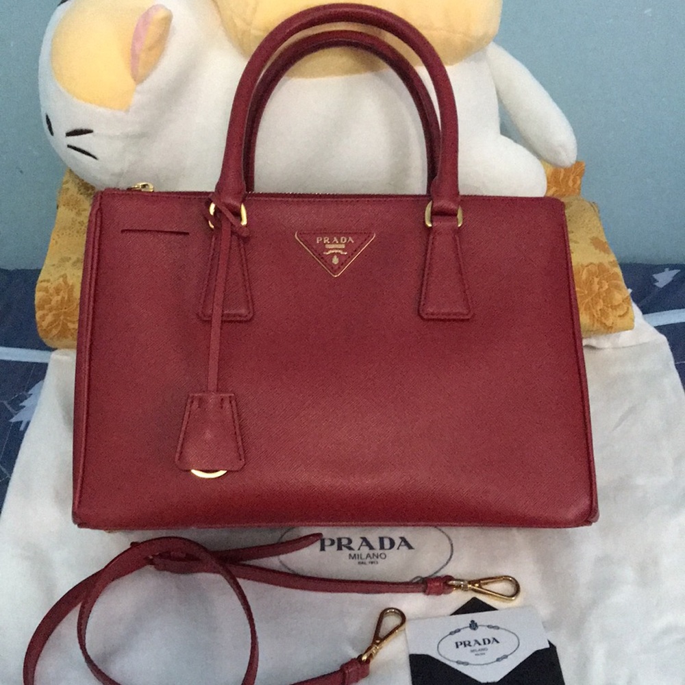 Authentic % Red Prada Zip Saffiano Galleria Tote … - image 1