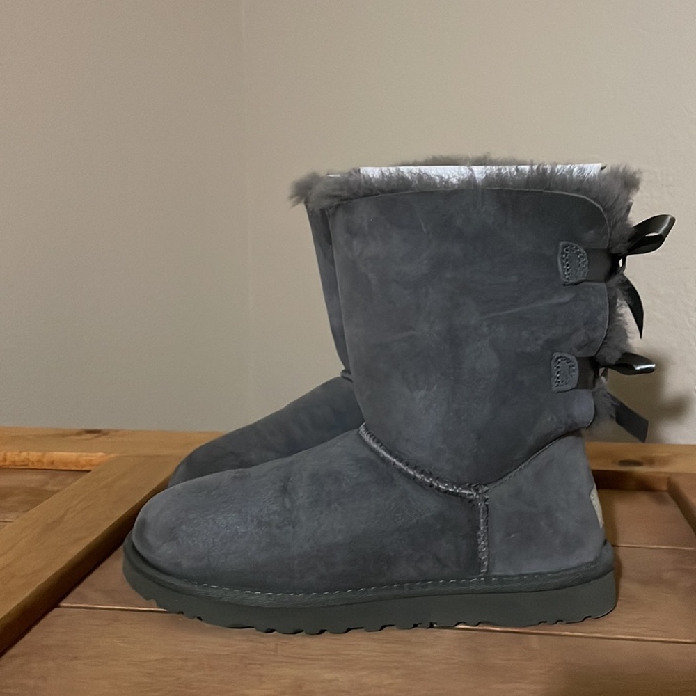 Gently Worn Ugg Bailey Bow In Grey, Size 5 - image 3