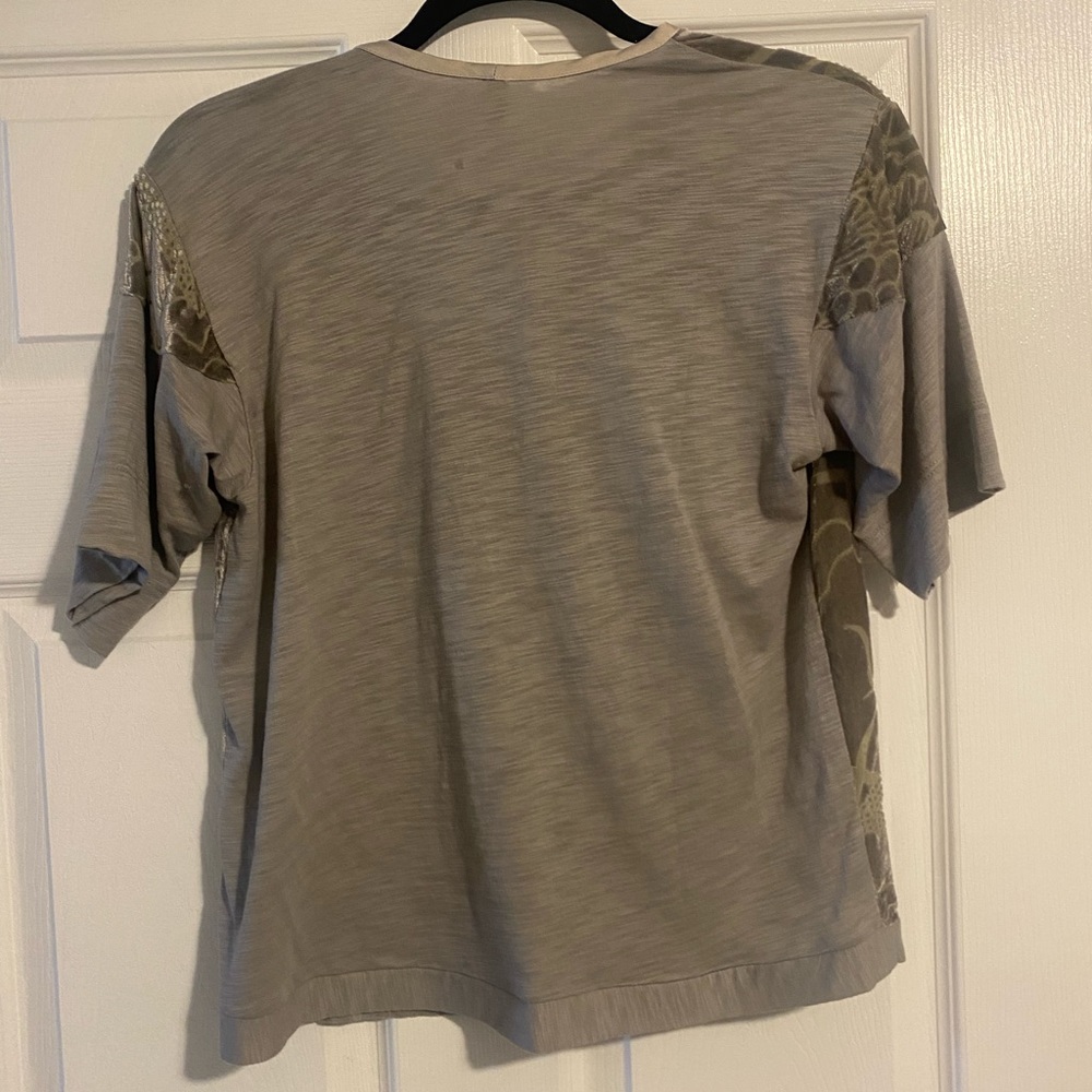 Beautiful, Gently Used Shirt That Looks Like New! - image 3