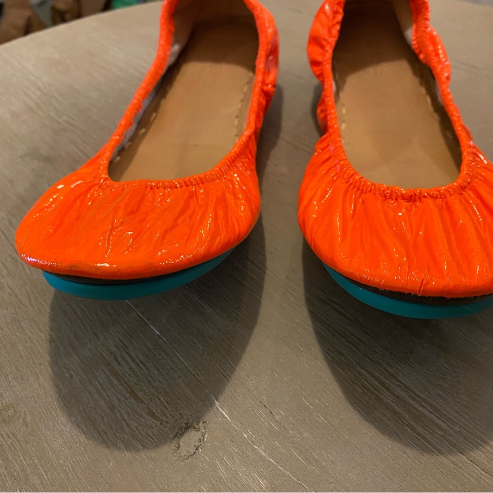 Gently Used Pair Of Outrageous Orange Tieks - image 5