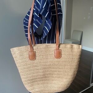 Woven basket bag with zipper closure NWOT