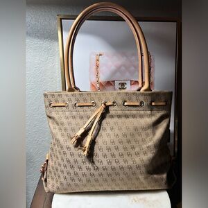 Dooney & Bourke VINTAGE Tan Canvas Monogram Signature Tote EUC