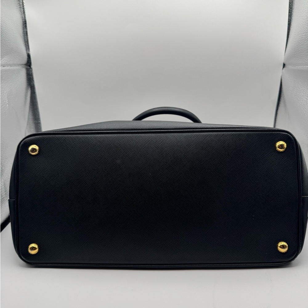 Prada Galleria Large Saffiano Leather Bag. - image 7