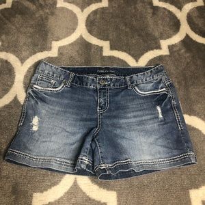 Maurices Shorts Womens Size 9/10 Denim Distressed Denim