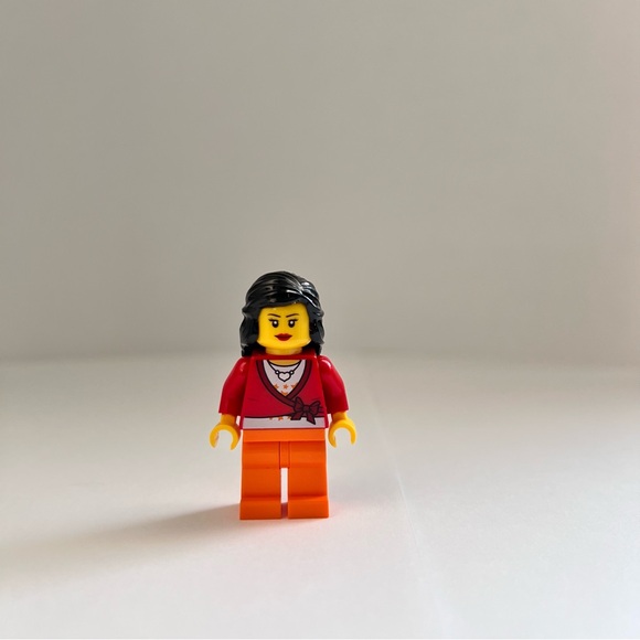 LEGO Bricks and More Female with Cropped Sweater Minifigure - Picture 1 of 3