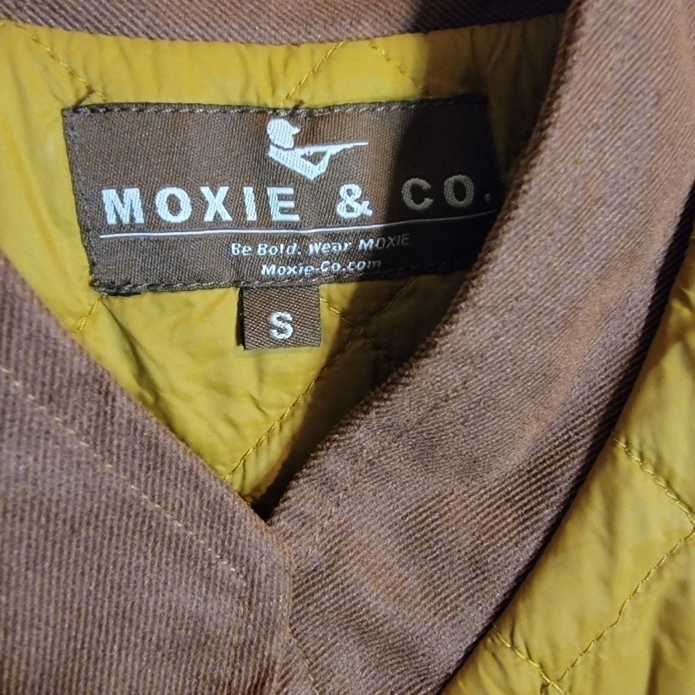 MOXIE AND CO. QUILTED VEST. - image 3