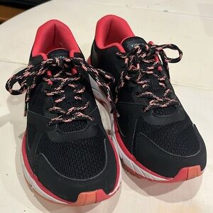 Vionic Tokyo Sneakers size 8 women’s