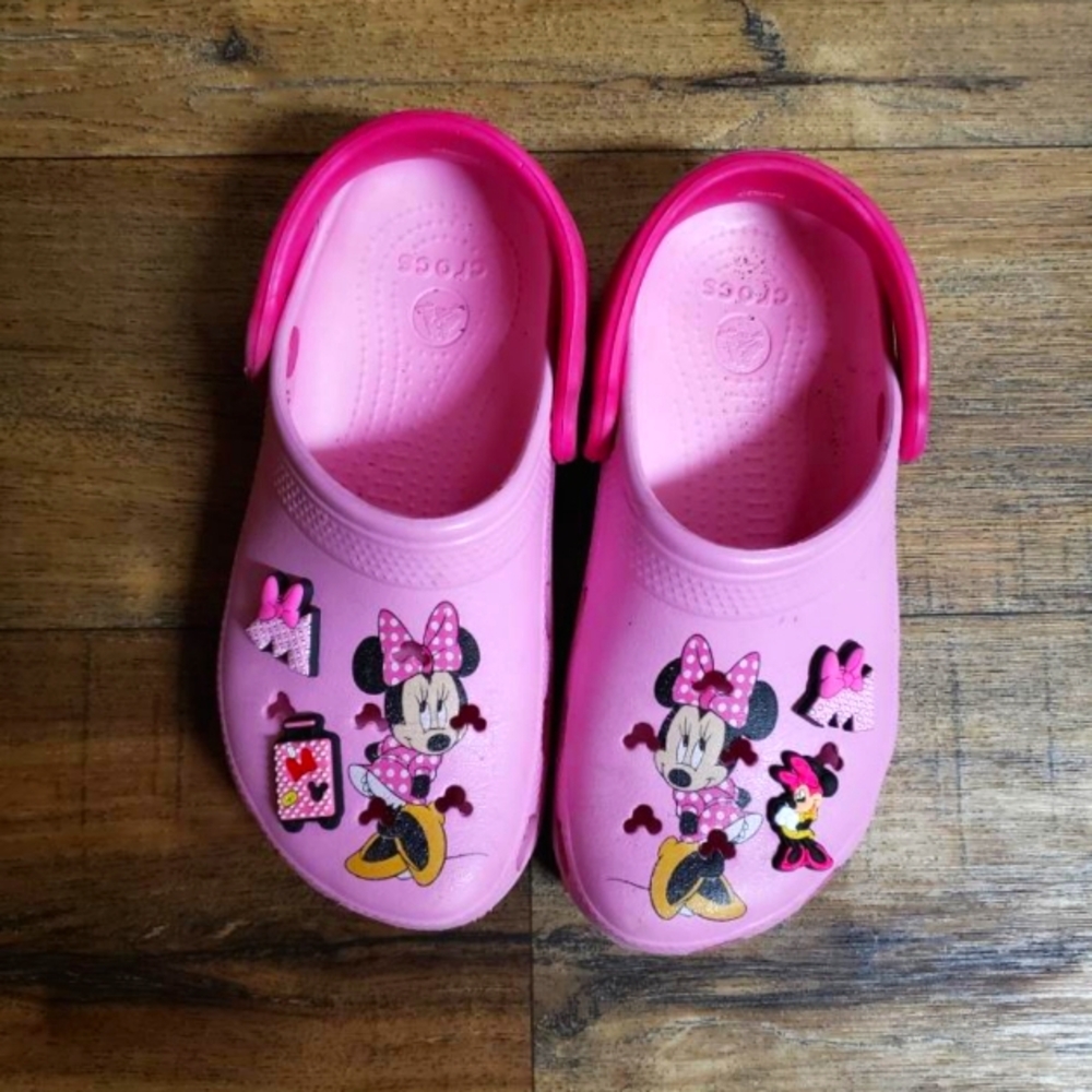 Womens Sz 7 Pink Minnie Mouse Crocs With Charms - image 1