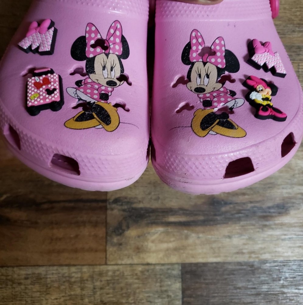 Womens Sz 7 Pink Minnie Mouse Crocs With Charms - image 3