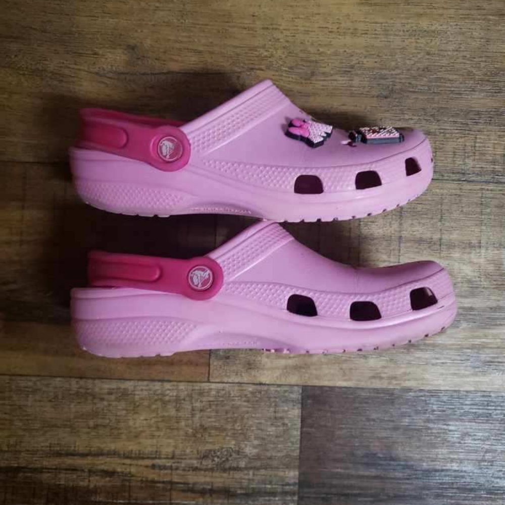 Womens Sz 7 Pink Minnie Mouse Crocs With Charms - image 5