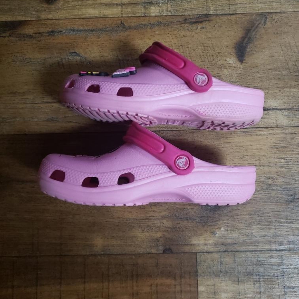 Womens Sz 7 Pink Minnie Mouse Crocs With Charms - image 6