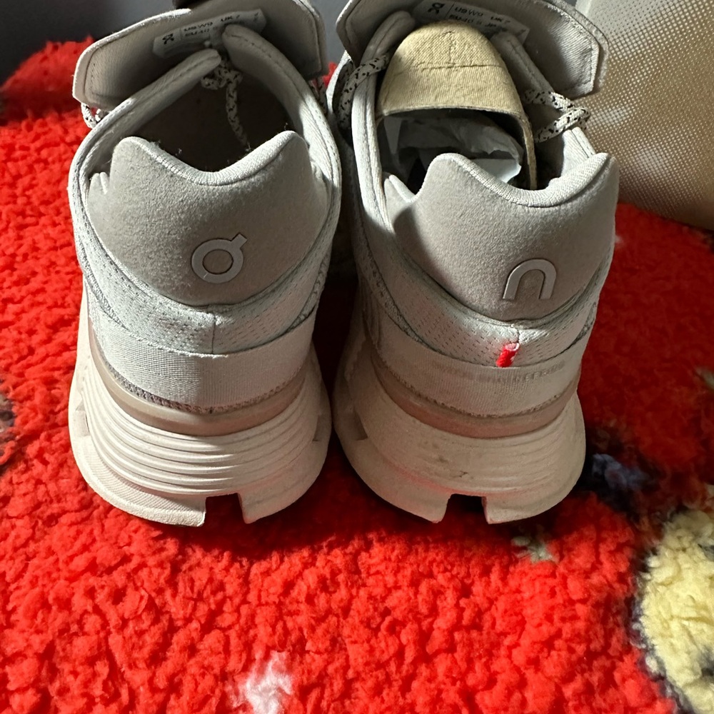 Oncloud size 9 worn once - image 3