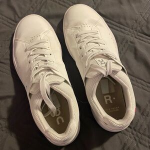 White Leather Oncloud Sneakers Womens Size 9 Light