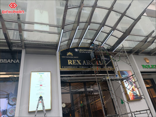 bảng hiệu khách sạn rex hotel