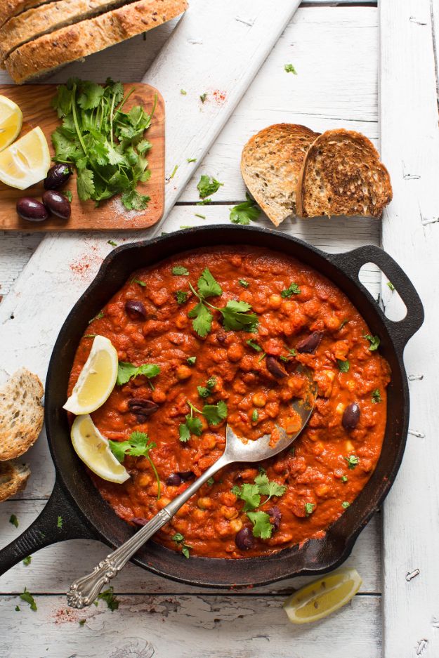  Easy Dinner Recipes - Vegan Chickpea Shakshuka - Quick and Simple Dinner Recipe Ideas for Weeknight and Last Minute Supper - Chicken, Ground Beef, Fish, Pasta, Healthy Salads, Low Fat and Vegetarian Dishes #easyrecipes #dinnerideas #recipes