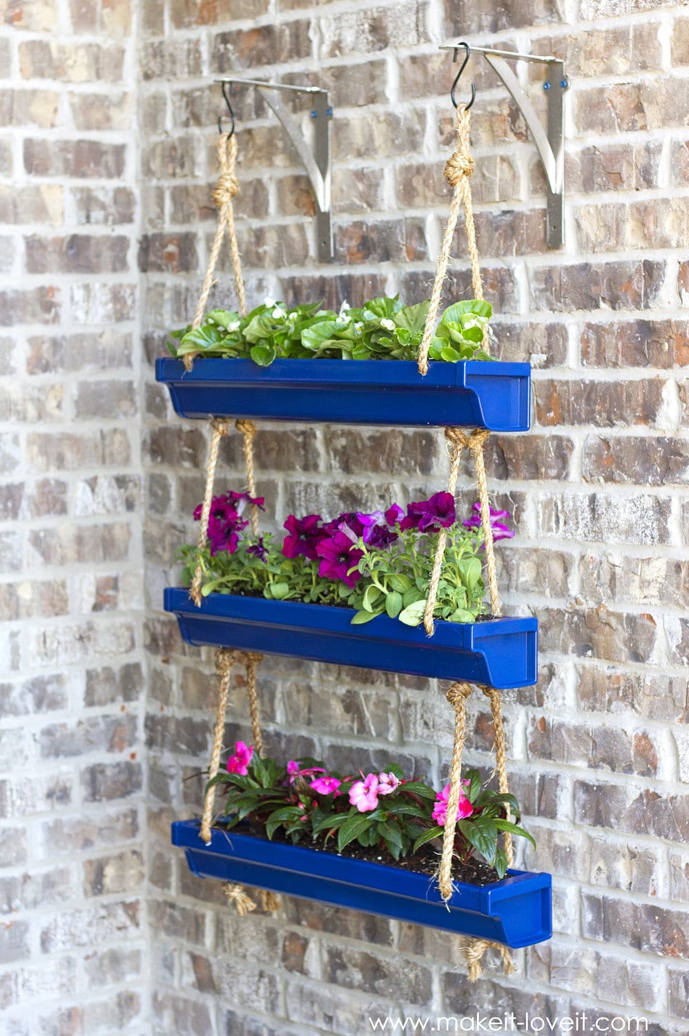 Best DIY outdoor hanging planter ideas and designs #24