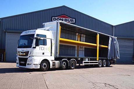 TDX curtainsider lifting deck