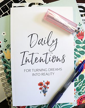 DREAMINLACE Goal Tracking Journal on Amazon