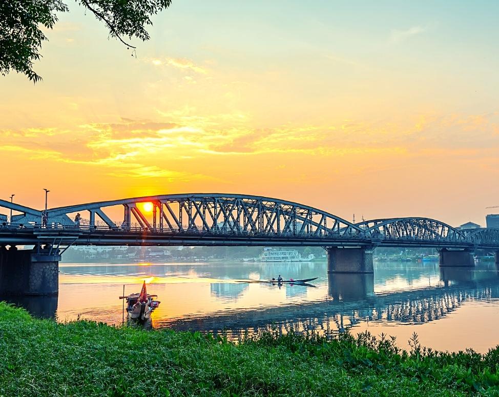 Bộ sưu tập hình ảnh thành phố huế cầu tràng tiền lúc ban đêm và ban ngày