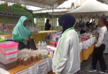 pasar murah digelar di halaman kantor Kelurahan Landasan Ulin Timur