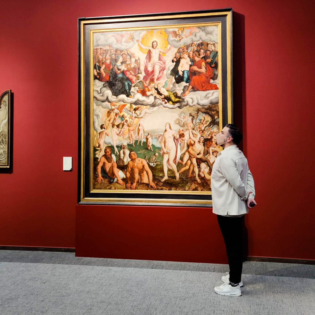 Photo of man in the Groeningemuseum in bruges during winter trip to Bruges