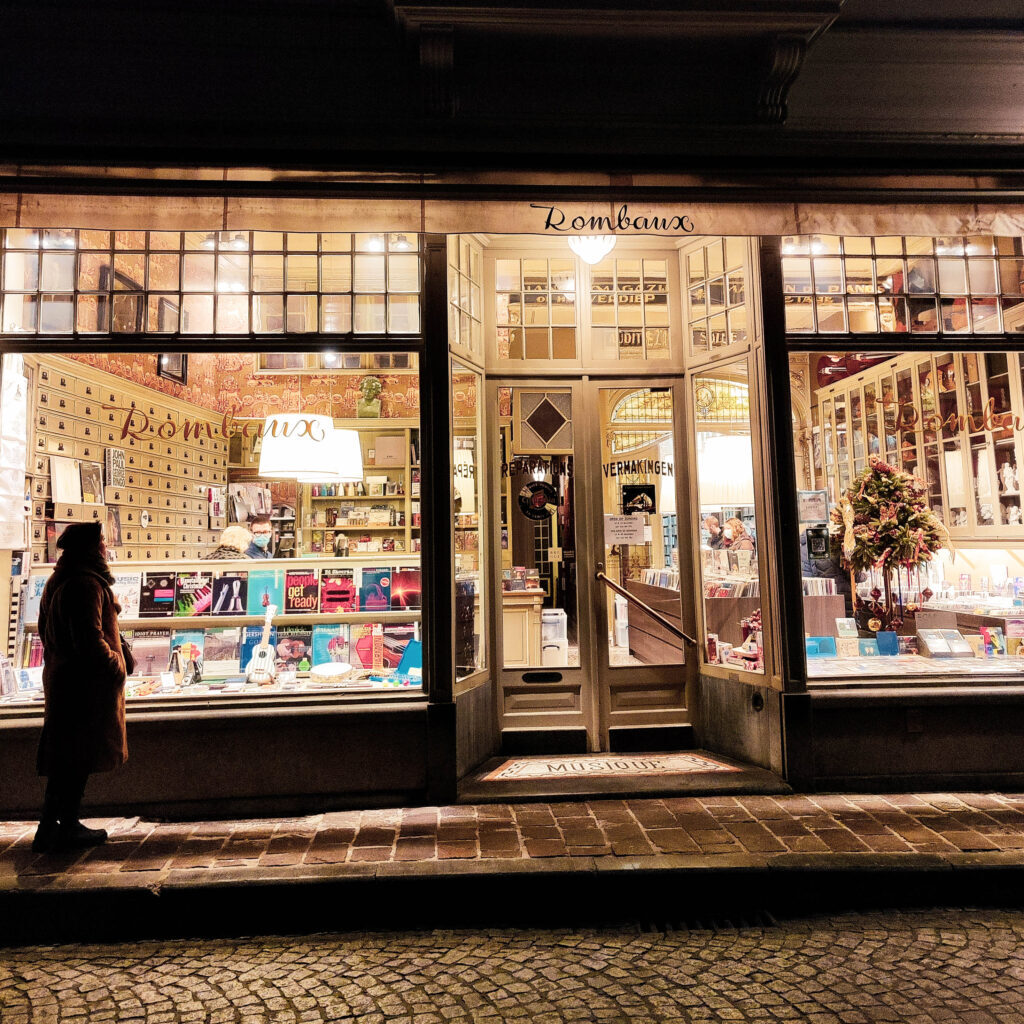 shop-at-winter-time-in-bruges-belgium