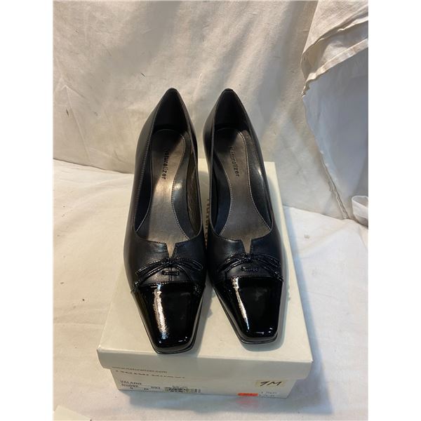 Naturalizer size 9 shoes